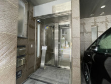 オフィスビル出入口