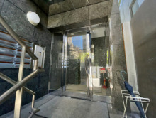 オフィスビル出入口