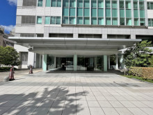 オフィスビル出入り口