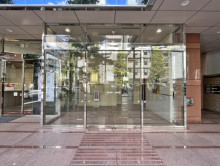 オフィスビル出入口