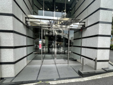 オフィスビル出入口