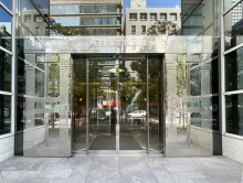 オフィスビル出入口