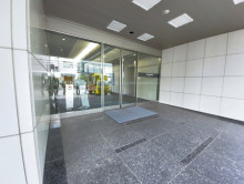 オフィスビル出入口