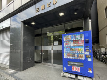 オフィスビル出入口