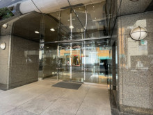 オフィスビル出入口