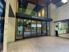 オフィスビル出入口