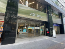 オフィスビル出入口