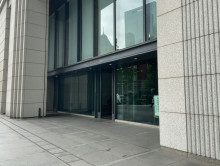 オフィスビル出入口