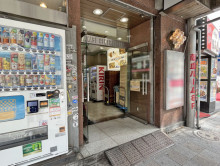 オフィスビル出入り口