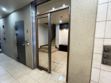 オフィスビル出入口