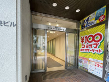 オフィスビル出入口