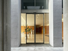 オフィスビル出入口