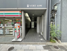 オフィスビル出入り口