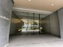 オフィスビル出入口