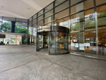 オフィスビル出入口