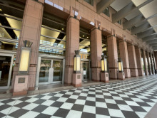 オフィスビル出入口