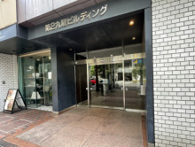 オフィスビル出入口