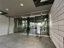 オフィスビル出入口