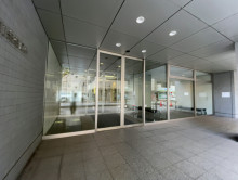 オフィスビル出入口