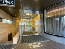 オフィスビル出入口