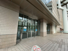 オフィスビル出入口