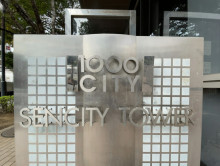 ネームプレート：センシティタワー