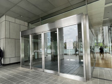 オフィスビル出入口