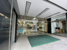 オフィスビル出入口