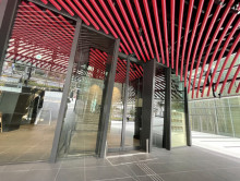 オフィスビル出入口