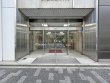 オフィスビル出入り口