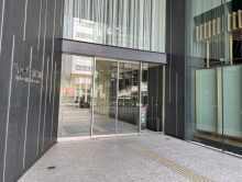 オフィスビル出入口
