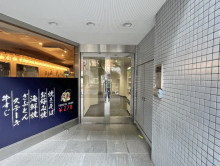 オフィスビル出入り口