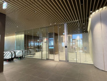 オフィスビル出入口