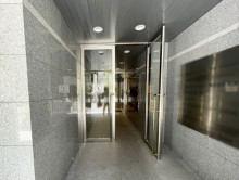 オフィスビル出入口