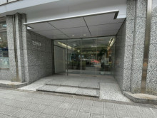 オフィスビル出入口