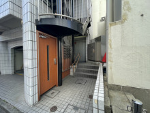 オフィスビル出入口