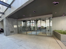 オフィスビル出入口