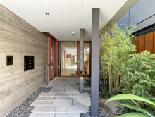 オフィスビル出入り口