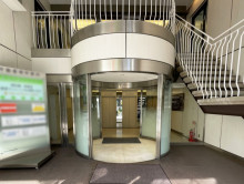 オフィスビル出入口