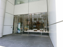 オフィスビル出入口