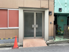 オフィスビル出入口