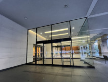 オフィスビル出入口