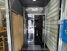 オフィスビル出入口