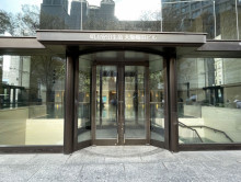 オフィスビル出入口