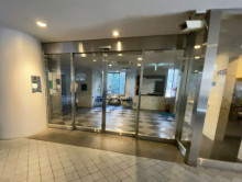 オフィスビル出入口