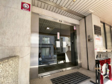 オフィスビル出入口