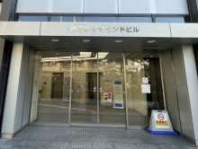 オフィスビル出入口