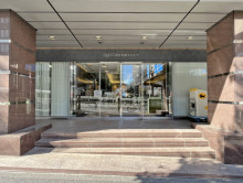 オフィスビル出入り口