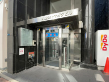 オフィスビル出入口