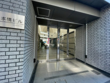 オフィスビル出入口